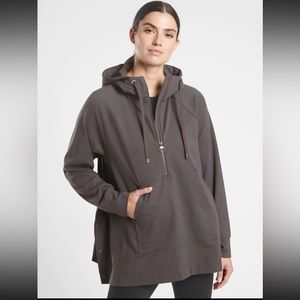 Athleta Glacier Handkerchief Poncho, Shale Grey, Size Large.
